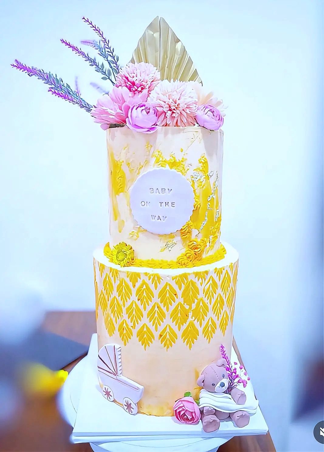 2 tier babyshower cake
