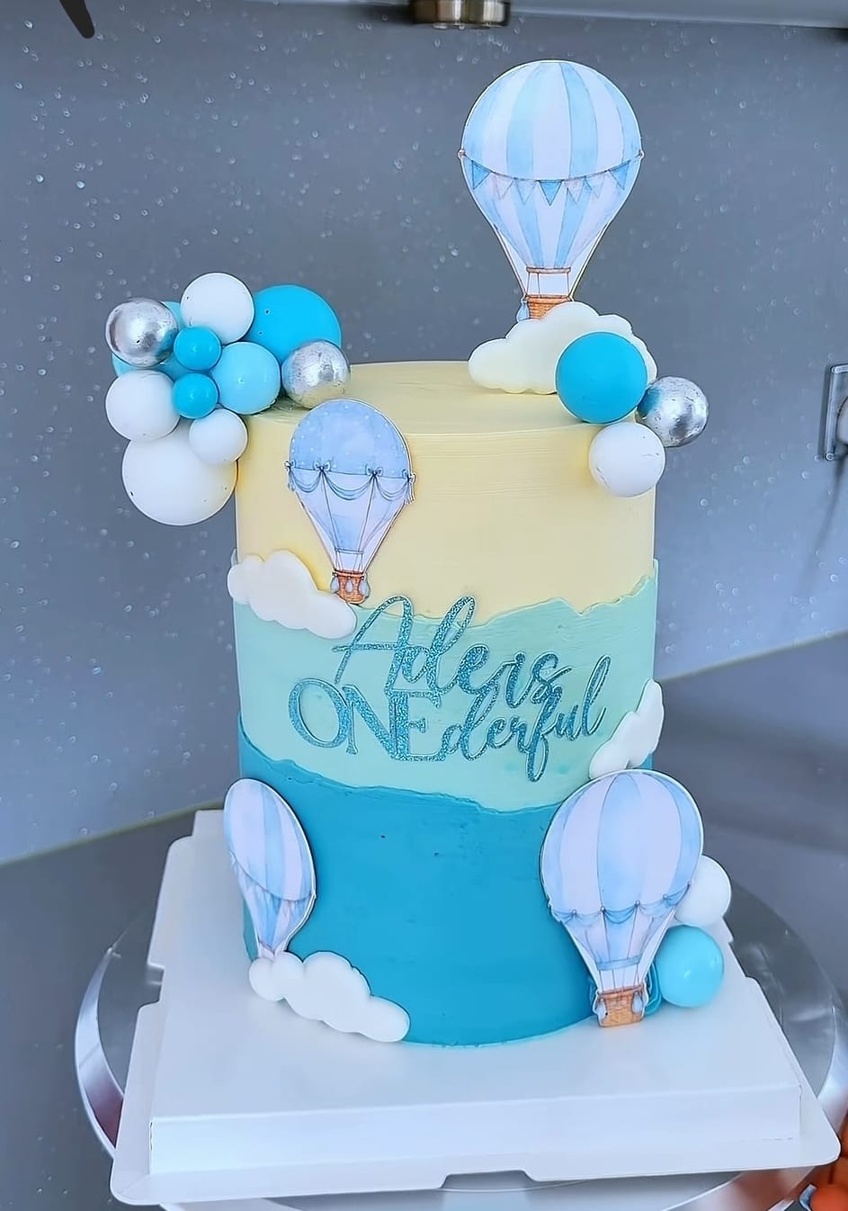 Hot air balloon fault line cake