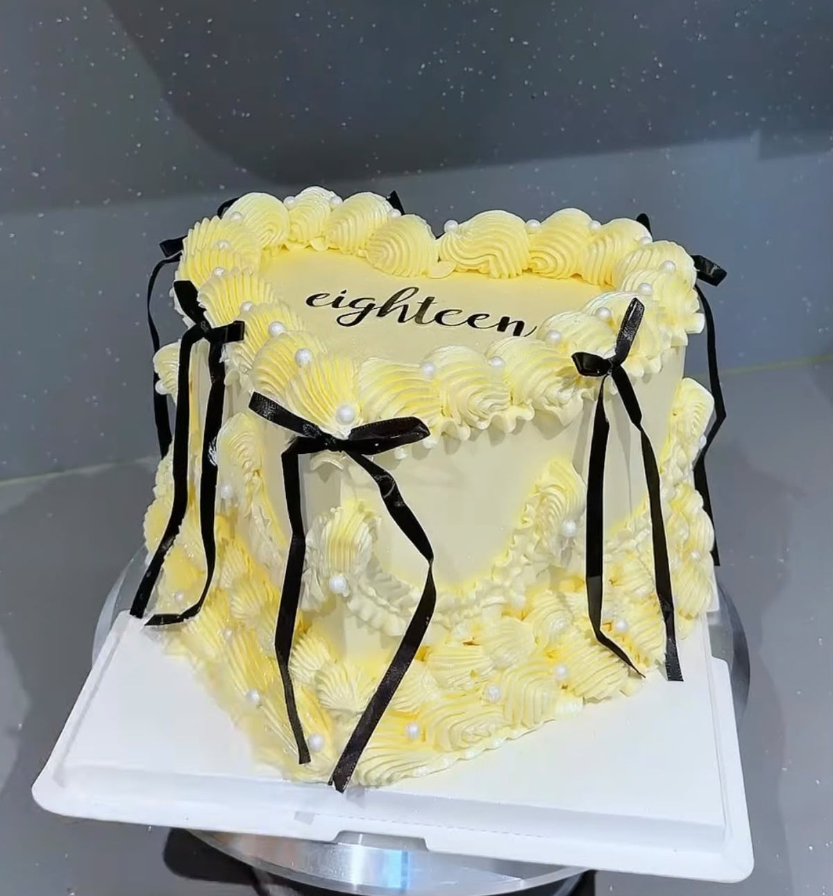 Vintage and pearls heartcake
